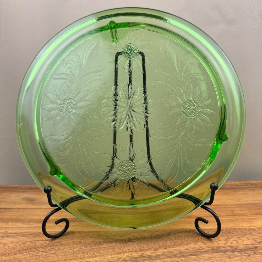 Jeannette Glass Sunflower Green Uranium Depression Glass 3-Footed Cake Plate 9"